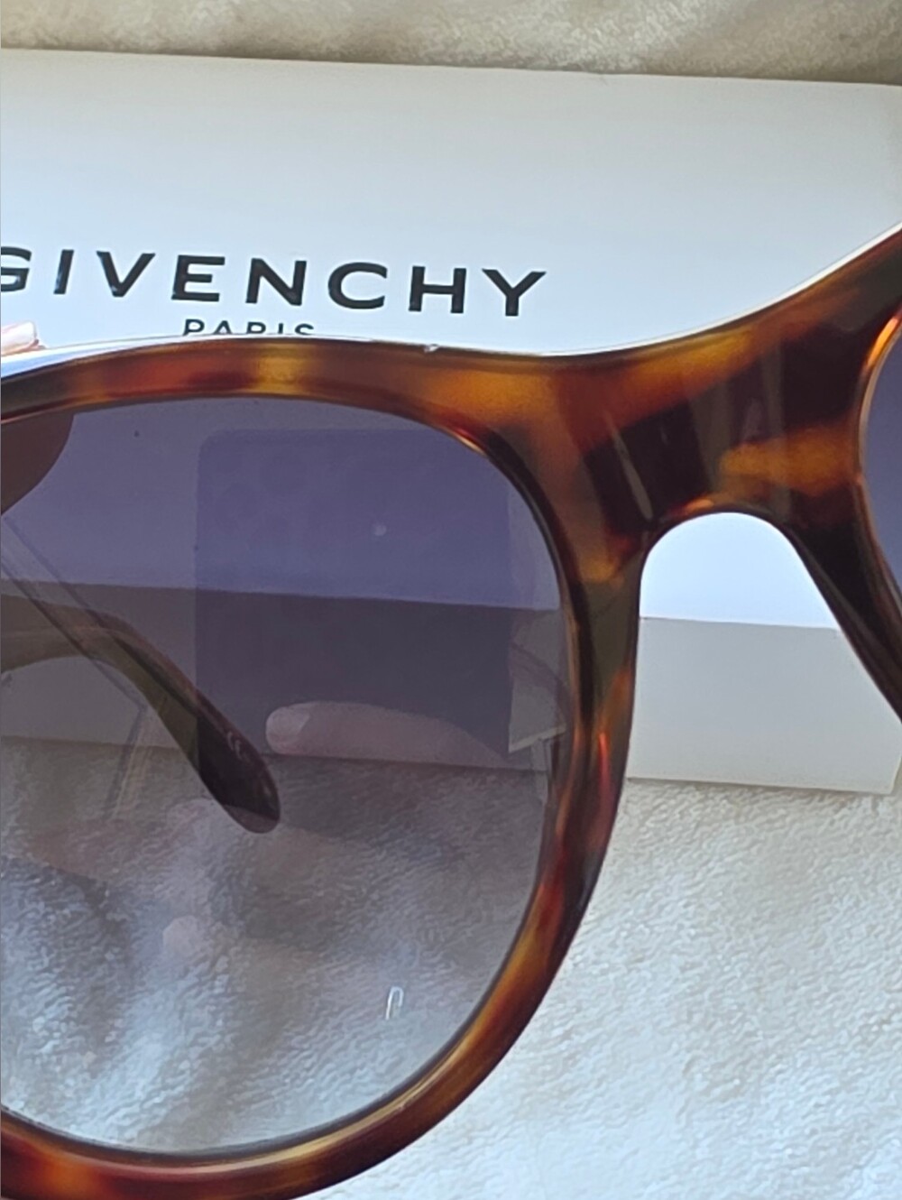 Givenchy Tortoiseshell Brown Women's Sunglasses with Gradient Lenses - Picture 6 of 6